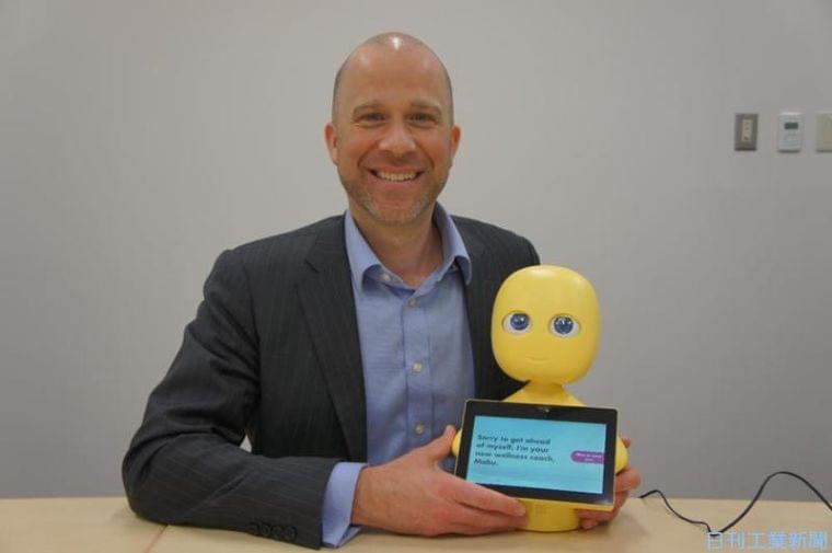 健康見守る黄色いロボット「Mabu」、日本でどう普及させる?