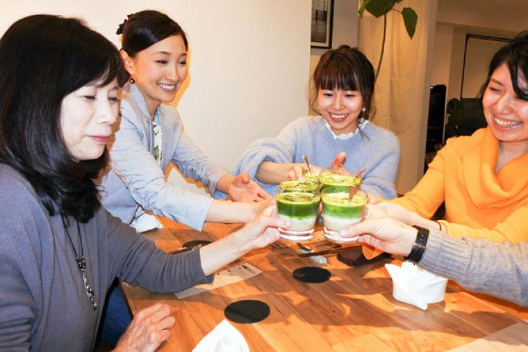 “発酵ギャグ”も飛び出す? 甘酒片手に集う「発酵女子」たち (1/4) 〈AERA〉|AERA dot. (アエラドット)