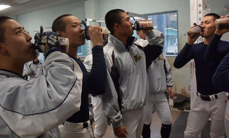 高校野球・新世紀:第5部 変わる常識/3 食事 緻密な栄養管理 - 毎日新聞