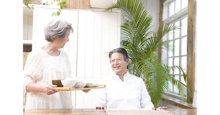 「100歳以上の長寿には小食が多い」 ウソ・ホント?|ヘルスUP|NIKKEI STYLE