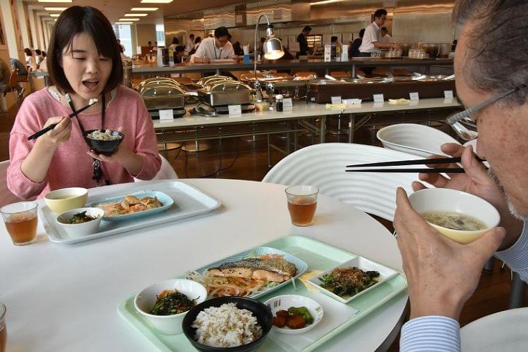 ニッポンの食卓:第3部 それって健康?/7止 糖質と正しく付き合う - 毎日新聞