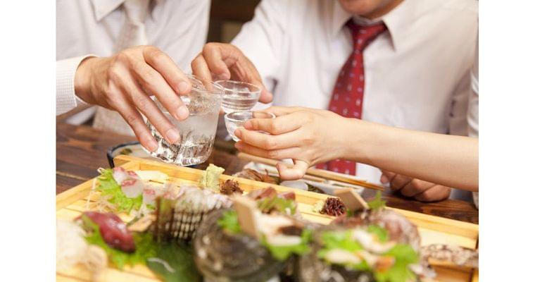酒は百薬の長ではない それでも飲む場合の目安量は?|ヘルスUP|NIKKEI STYLE