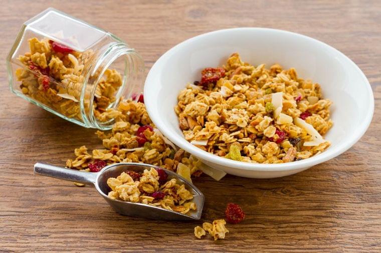 ダイエットのニュース - 腸活に◎!混ぜて焼くだけ「自家製グラノーラ」のレシピ - 最新グルメニュース一覧 - 楽天WOMAN