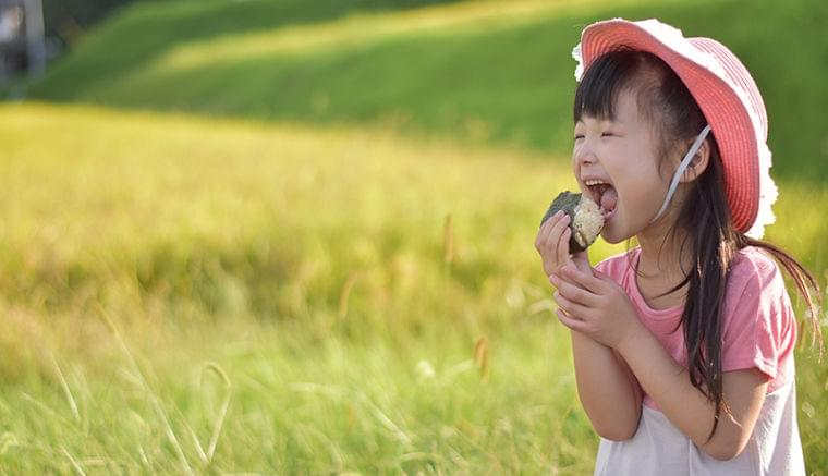 おにぎりの写真投稿で、世界の子どもたちに100万食の給食提供 - NEWS SALT（ニュースソルト）