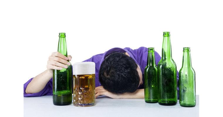 お酒を飲むと脳が縮む では休肝日を設ければ大丈夫?|ヘルスUP|NIKKEI STYLE