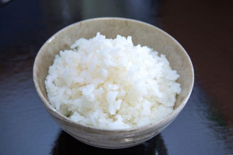 食品に加圧し日持ちを向上させます！しかも栄養や味は損なわず