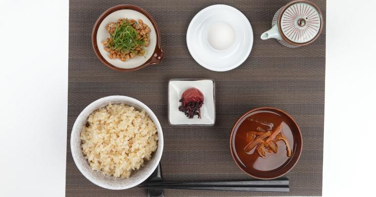 「食べてないのに、痩せない」のは固定メニューが原因だった|社員の能力を100%引き出す 食事マネジメント|ダイヤモンド・オンライン