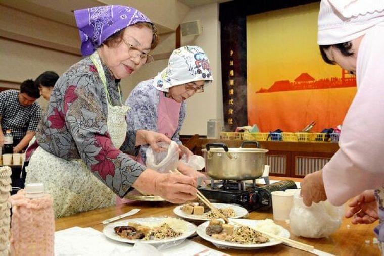 ポリ袋でご飯や煮物調理 防災食講座に30人|まちの話題|佐賀新聞ニュース|佐賀新聞LiVE