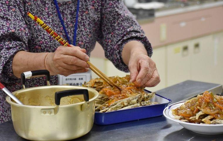 栄養とうまさで「一番の笑顔を」=住民有志、炊き出し続ける-長野:時事ドットコム