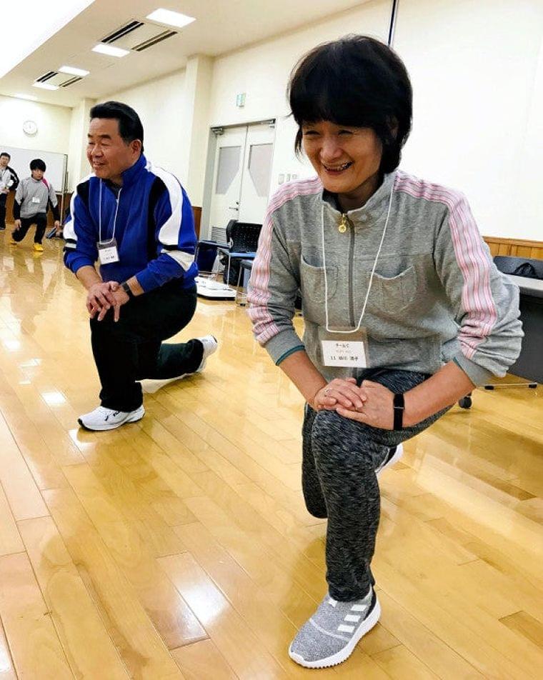 3分でわかる「フレイル講座」第2部<上>夫婦で挑戦!体力年齢マイナス10歳 : 連載「フレイル講座」 : #フレイル予防中! : 医療・健康 : 読売新聞オンライン