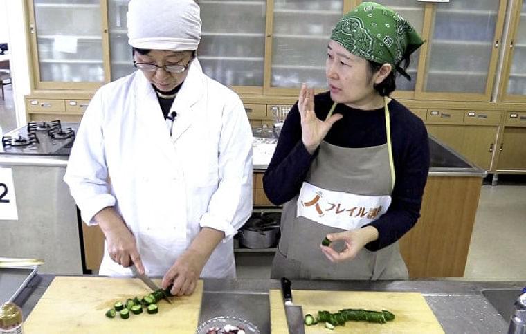 かむ力の維持に必殺「蛇腹切り」…記者が調理に挑戦 - 最新ライフスタイルニュース一覧 - 楽天WOMAN