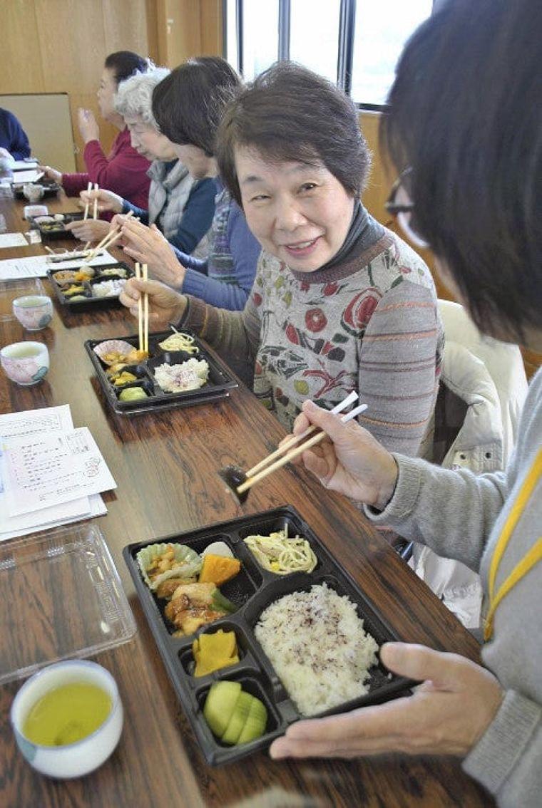 3分でわかる「フレイル講座」第3部<上>「食べやすい物」に潜む落とし穴 : 連載「フレイル講座」 : #フレイル予防中! : 医療・健康 : 読売新聞オンライン