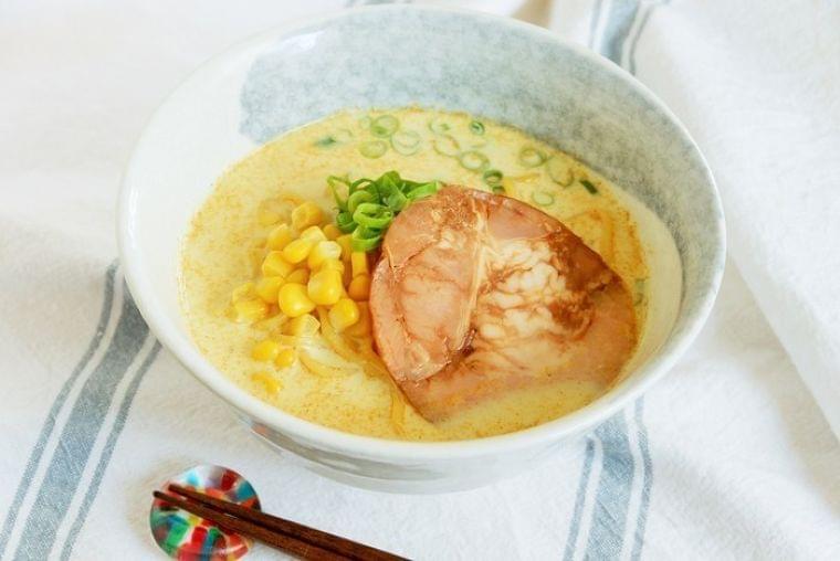 【管理栄養士が教える減塩レシピ】 食事にも牛乳を取り入れて上手に減塩!「じゃがいもとアスパラのグラタン」「味噌カレー牛乳ラーメン」(サライ.jp) - Yahoo!ニュース