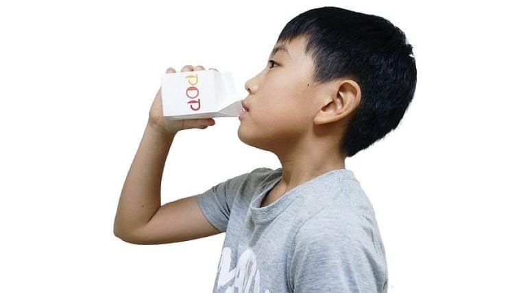 新開発された給食の牛乳パック ストロー不要で飲める仕様に - ライブドアニュース