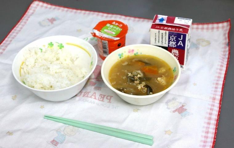 「量が少ない」「間食が増えた」 給食で配膳の感染リスク減らしたが、疑問の声も 京都・亀岡|文化・ライフ|地域のニュース|京都新聞