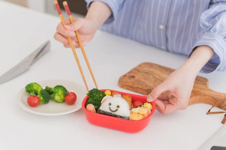 食中毒リスクが上がるお弁当のNG例。ポテトサラダも危険(ESSE-online) - Yahoo!ニュース