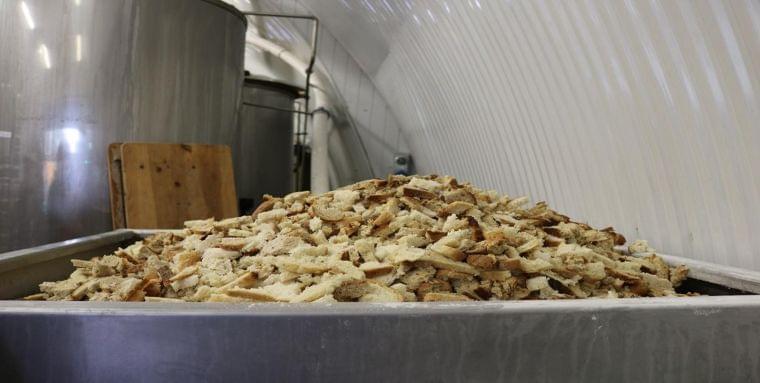 パンがビールに変身 英国の革新的な食品ロス削減 - 日本食糧新聞電子版
