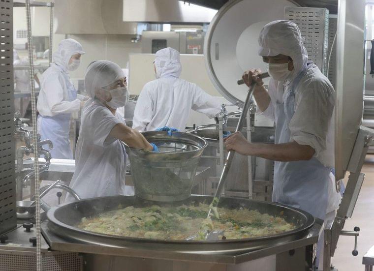 真夏の給食、調理に苦心 食中毒、熱中症懸念―新型コロナ:時事ドットコム