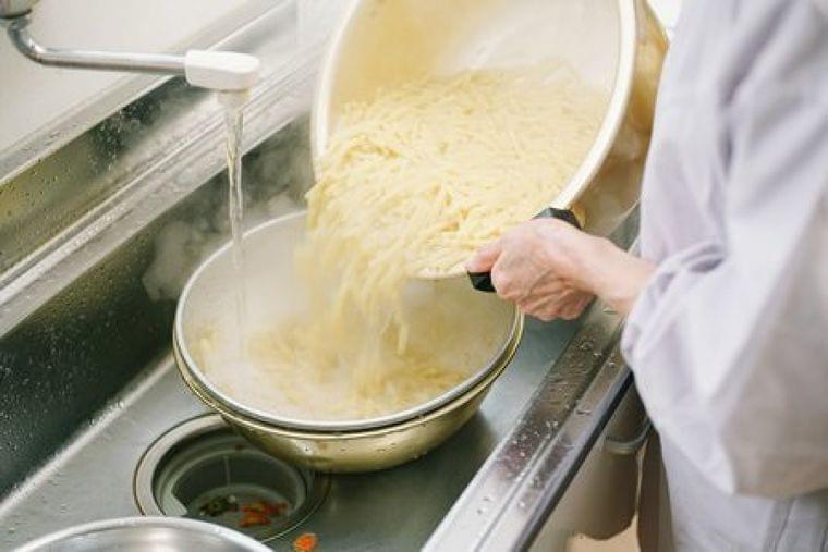 給食の衛生管理がすごい！校長先生も副校長先生も調理室には入れない⁈（LIMO） - Yahoo!ニュース