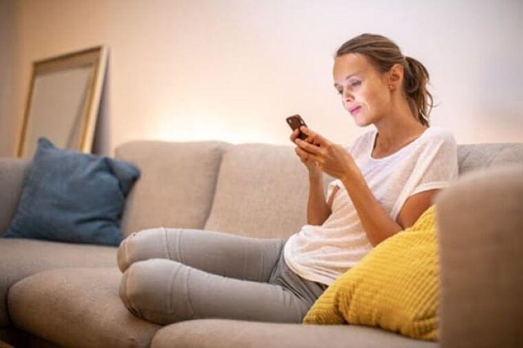 「座りっぱなし」は健康むしばむ がん死亡リスク高く