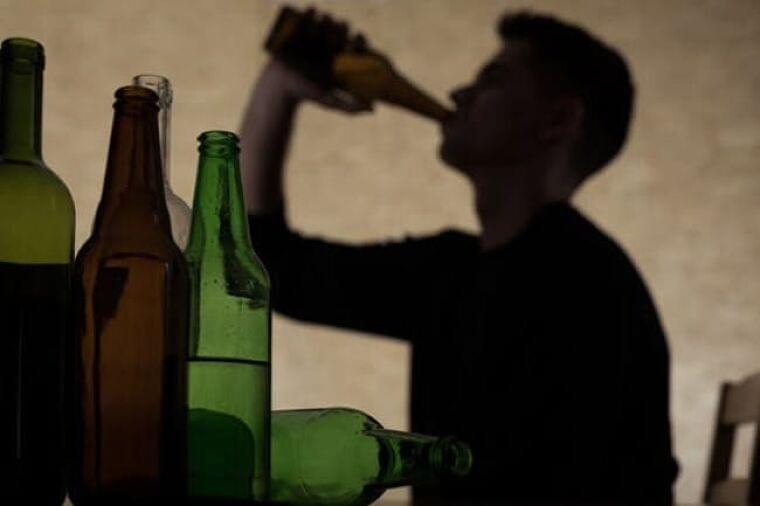 お酒は免疫力にも響く　肝機能低下が招くリスクは？