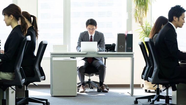 デスクワークの男性は蛋白尿が現れやすい 阪大職員の1万人超の健診データを解析