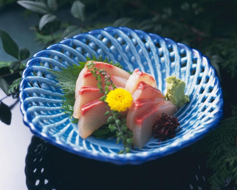 刺身のツマやあえ物の食用菊とは…食べ方・種類・栄養素 [食と健康] All About