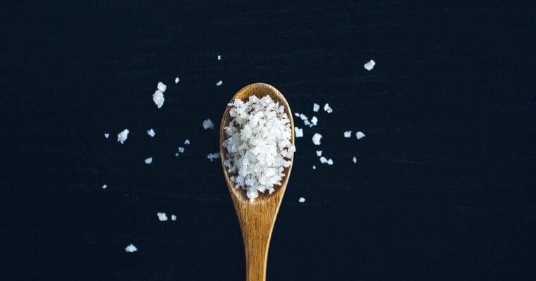 その頭痛やめまい、血圧のせいかも?塩分と上手に付き合う方法 | 仕事脳で考える食生活改善 | ダイヤモンド・オンライン