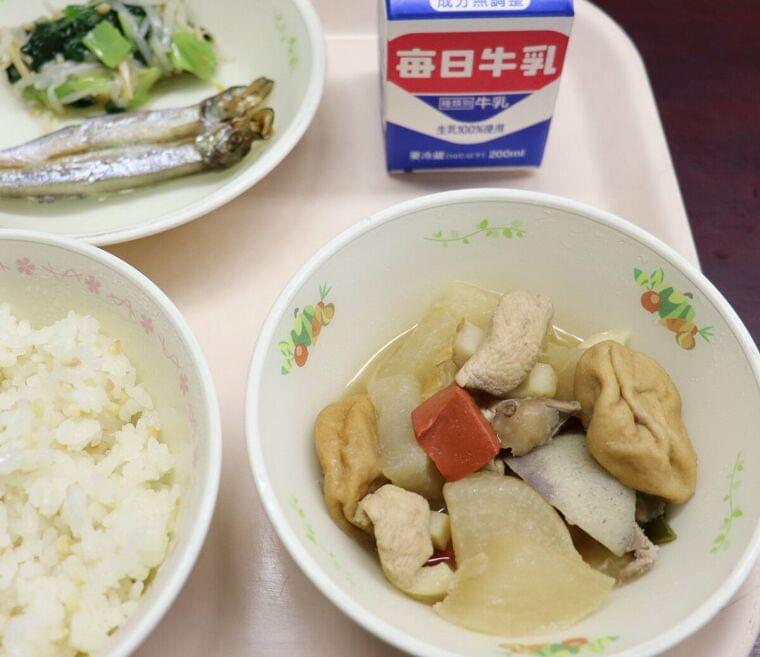 「かむとどんどん味が増す」特産の近江しゃも 食育推進、給食で味わって|社会|地域のニュース|京都新聞