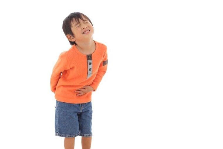 子どもの便秘 食事だけでなく行動面が原因のことも