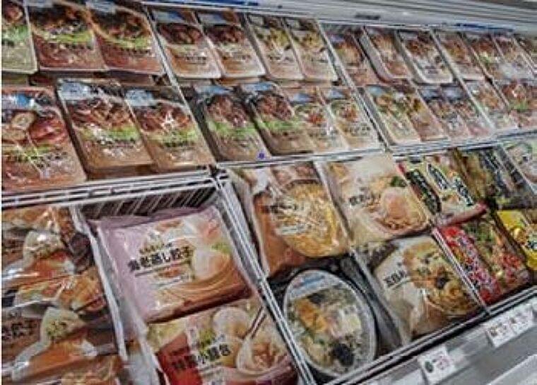 コンビニ冷食の好調続く 冷凍スイーツ需要増、レンチンでとろけるフォンダンショコラ、冷凍庫から出してすぐ食べられるアップルパイなど|食品産業新聞社ニュースWEB