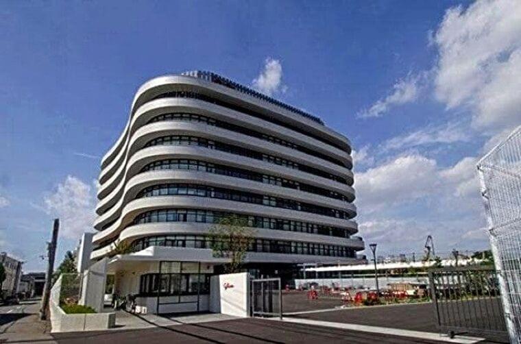 給食牛乳のストロー廃止へ、直接飲める新パックに切り替え…江崎グリコ : 経済 : ニュース : 読売新聞オンライン