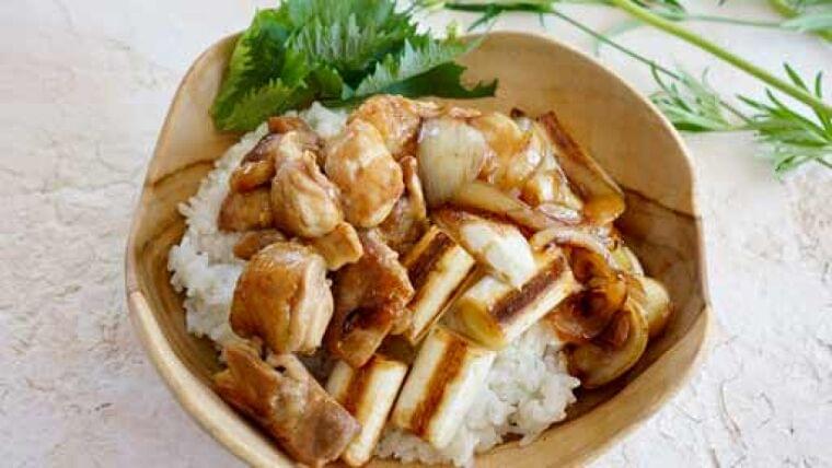 焼き鳥丼…大量調理の給食で、味付けはしっかりと焼き鳥のタレ | ヨミドクター(読売新聞)