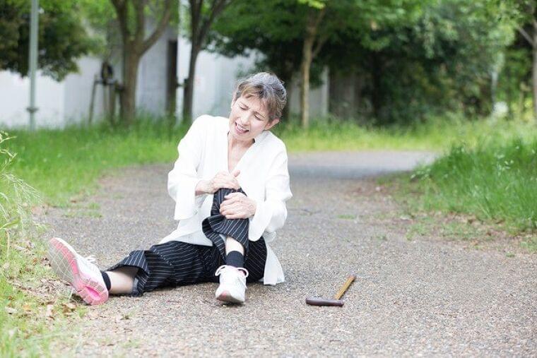 65歳以上の日常生活での事故による救急搬送、8割が転倒 骨折は寿命を左右します