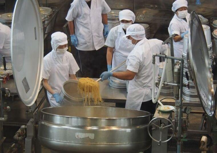 学校給食の食材高騰…給食費値上げ回避へ現場が工夫していること 沖縄県内の11市