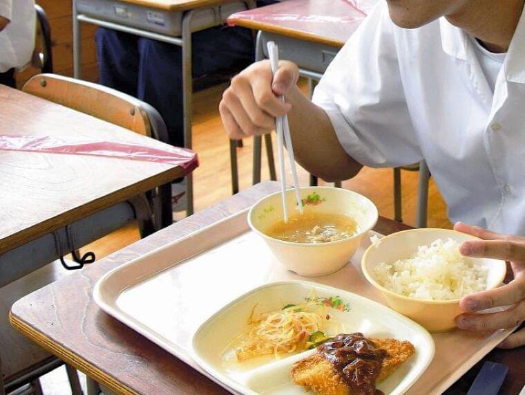 給食が始まった公立高校、生徒は「久々の味」「温かくていい」…全校の7割超が希望 : 読売新聞オンライン
