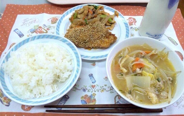 週5で食べる地域も!昔は給食の救世主、今では当たり前の「米飯給食」はなぜここまで浸透した?【#給食今昔物語】(クックパッドニュース) - Yahoo!ニュース