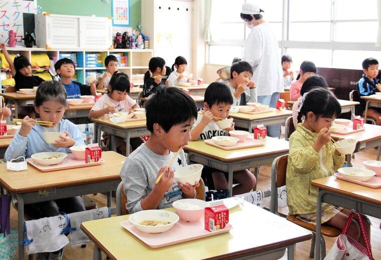 「学校給食」からフルーツ、デザート消えた 相次ぐ値上げ…牛肉は豚や鶏で代用、揚げ物も頻度減(神戸新聞NEXT) - Yahoo!ニュース