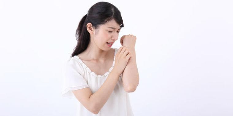 夏場の冷たい刺激にご用心!“寒冷蕁麻疹”の原因と対処法  Doctors Me(ドクターズミー)