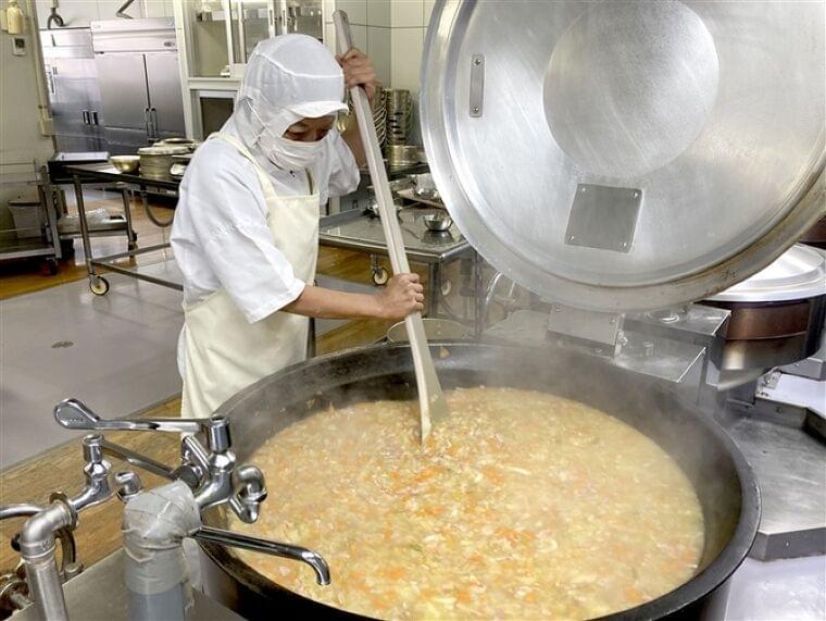 給食の現場「もう限界」悲鳴 「献立もどうしようもない」(西日本新聞) - Yahoo!ニュース