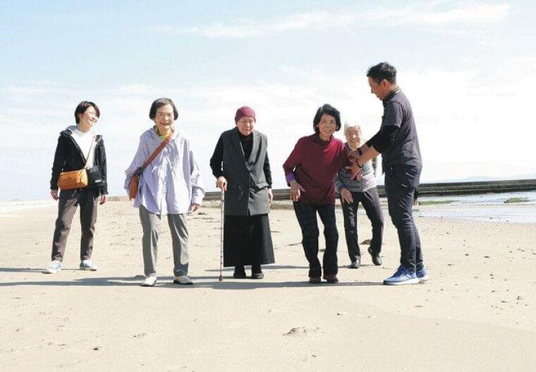 <フレイルを防ぐ!! ずっと健康に>シニアの旅行支援(上) 「行きたい」をあきらめない ケア付きツアーで気軽に:東京新聞 TOKYO Web