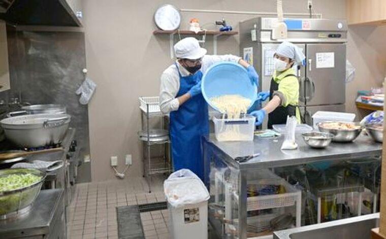 「おいしくておかわりした」学童クラブで給食 沖縄料理や恵方巻きも アレルギーに対応 沖縄・浦添市(沖縄タイムス) - Yahoo!ニュース