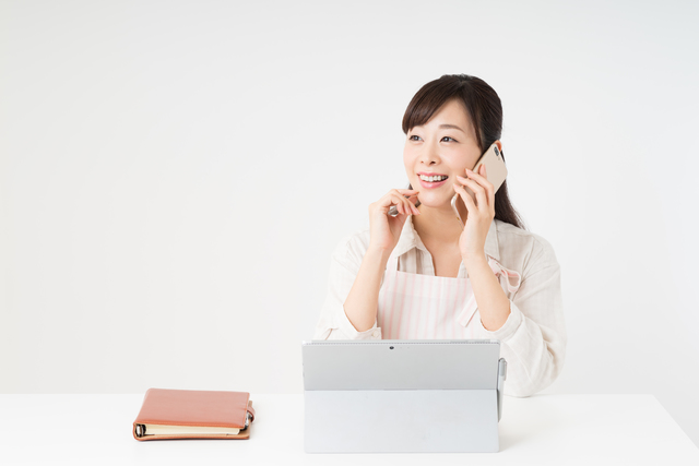 生前整理を依頼する主婦