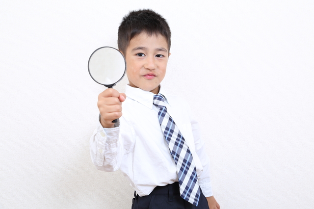 実況見分をする男の子