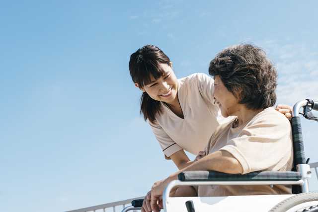 介護施設に入所する女性