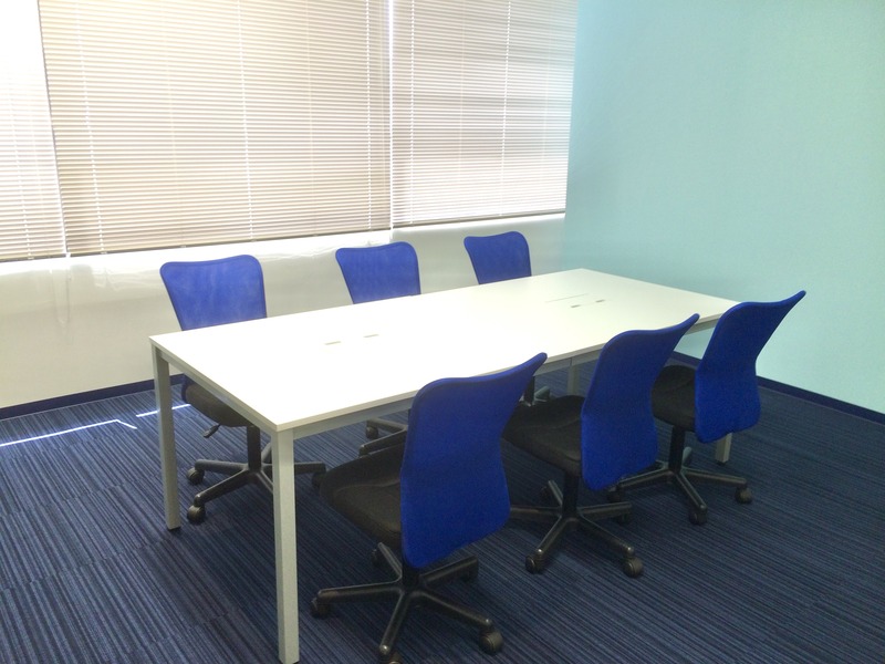 MeetingRoom (最大人数：８名)