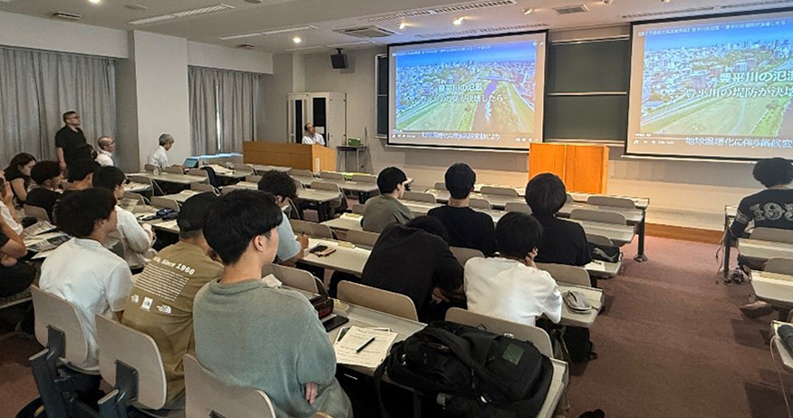 1年生を対象に北海道開発局による講演を行いました