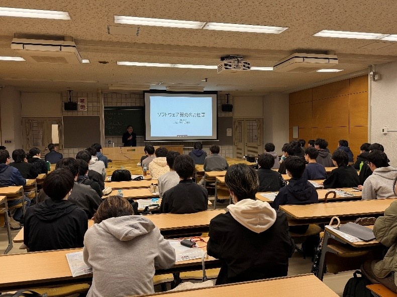 電子情報工学科2年生向けの技術者講演会が開催されました。