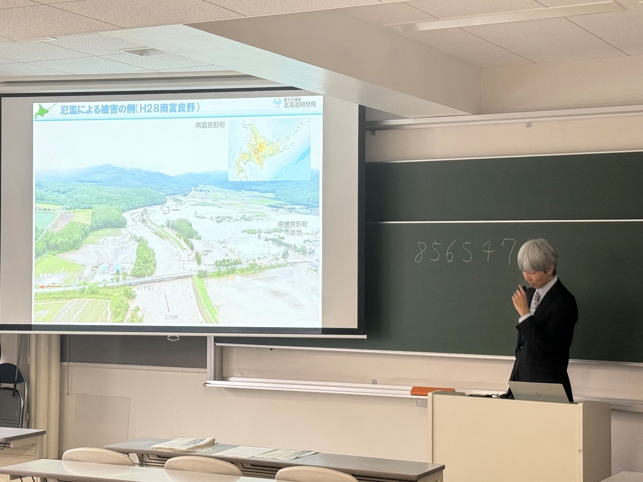 防災工学で北海道開発局による特別講義を行いました。