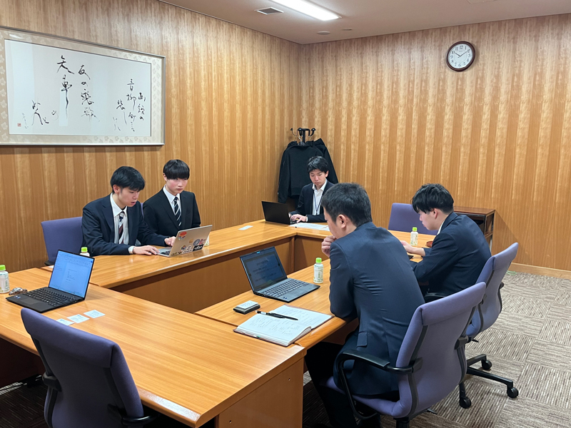 生命工学科の学生が国内金融機関に訪問しました